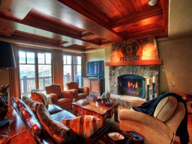 Three Bedroom Vacation Rental - Communal Pool -  So Cool!
