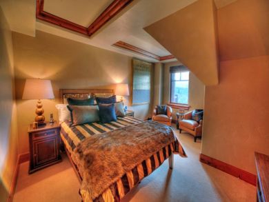 Three Bedroom Vacation Rental - Communal Pool -  So Cool!