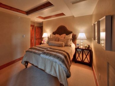 Three Bedroom Vacation Rental - Communal Pool -  So Cool!