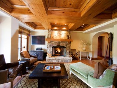 Three Bedroom Ski Rental with Pool. Call Today