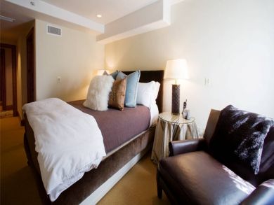 Three Bedroom Ski Rental with Pool. Call Today