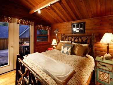 Vacation Ski Rental with Three Bedrooms Sleeps 6 Guests