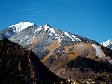 Vacation Ski Rental with Three Bedrooms Sleeps 6 Guests