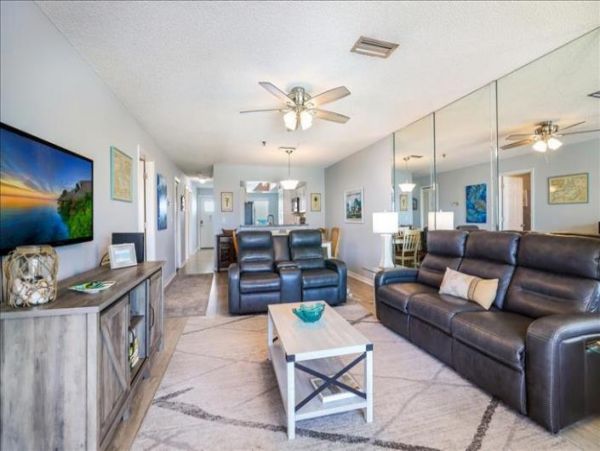 Anna Maria Two Bedroom Condo Sleeps Four with Communal Pool