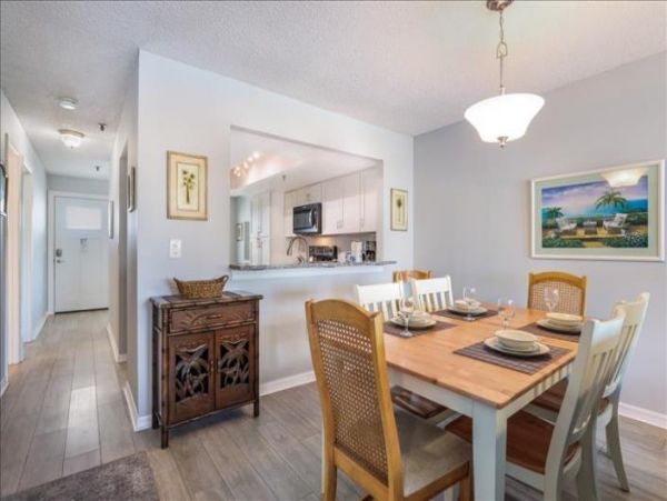 Anna Maria Two Bedroom Condo Sleeps Four with Communal Pool