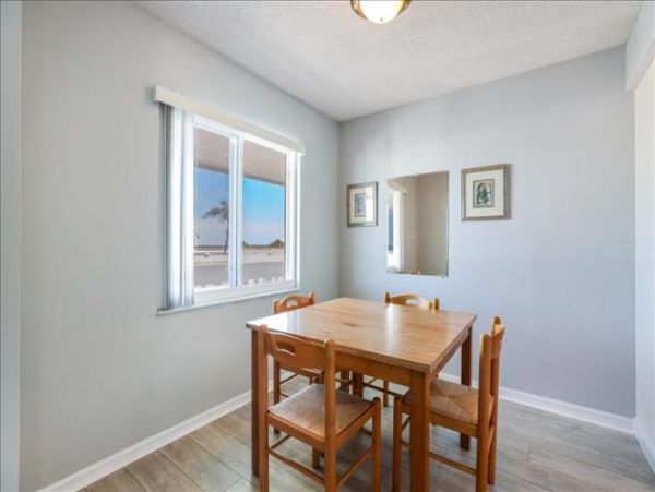 Anna Maria Two Bedroom Condo Sleeps Four with Communal Pool