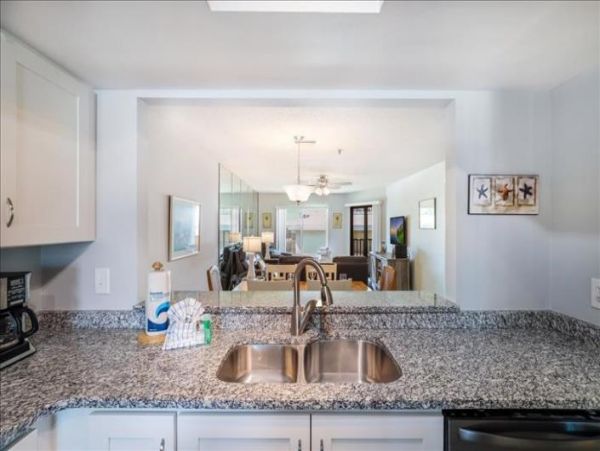 Anna Maria Two Bedroom Condo Sleeps Four with Communal Pool