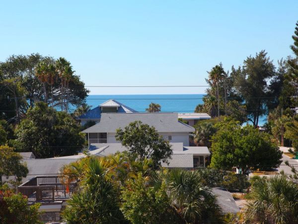 One Minute from the Beach! Amazing!