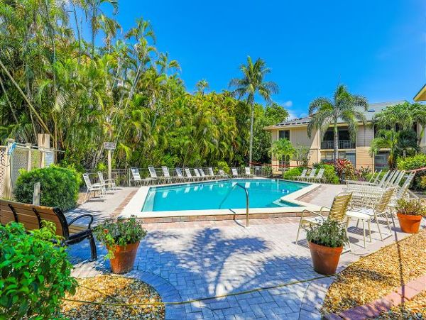 Steps To Beach 2 Bedroom Sanibel Condo