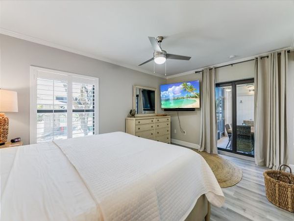 Steps To Beach 2 Bedroom Sanibel Condo