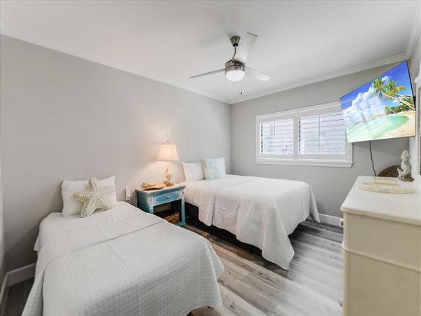 Steps To Beach 2 Bedroom Sanibel Condo