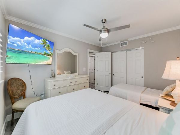 Steps To Beach 2 Bedroom Sanibel Condo