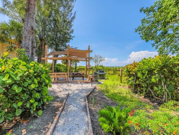 Steps To Beach 2 Bedroom Sanibel Condo