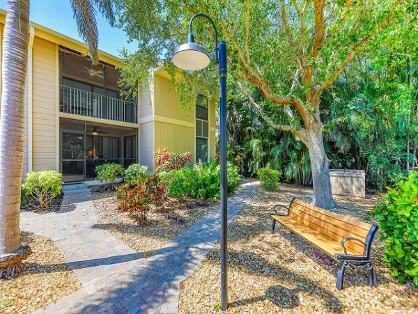 Steps To Beach 2 Bedroom Sanibel Condo