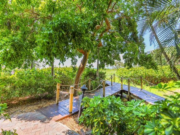 Steps To Beach 2 Bedroom Sanibel Condo