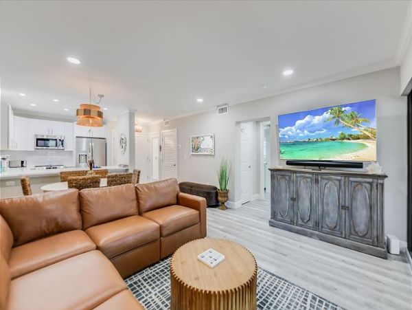 Steps To Beach 2 Bedroom Sanibel Condo