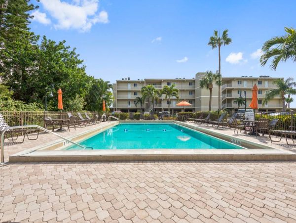 Sanibel Luxurious Gulf-Front Condo with Stunning Views & Coastal Elegance