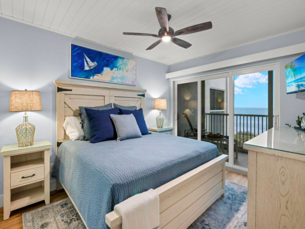 Sanibel Luxurious Gulf-Front Condo with Stunning Views & Coastal Elegance