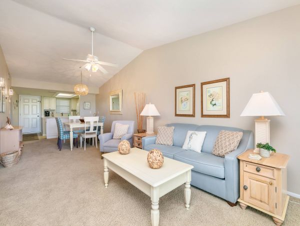 Charming Two Bedroom Condo in Sanibel with Ocean Views