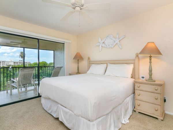 Charming Two Bedroom Condo in Sanibel with Ocean Views