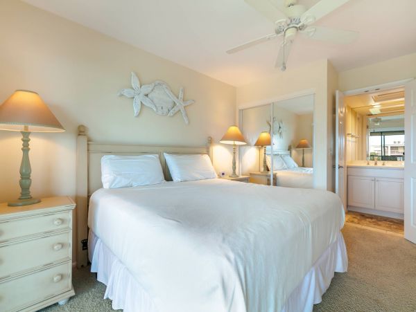 Charming Two Bedroom Condo in Sanibel with Ocean Views