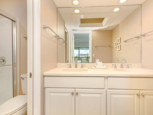 Charming Two Bedroom Condo in Sanibel with Ocean Views