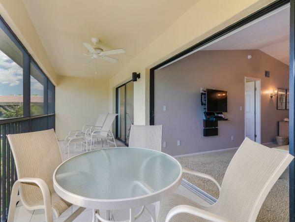 Charming Two Bedroom Condo in Sanibel with Ocean Views