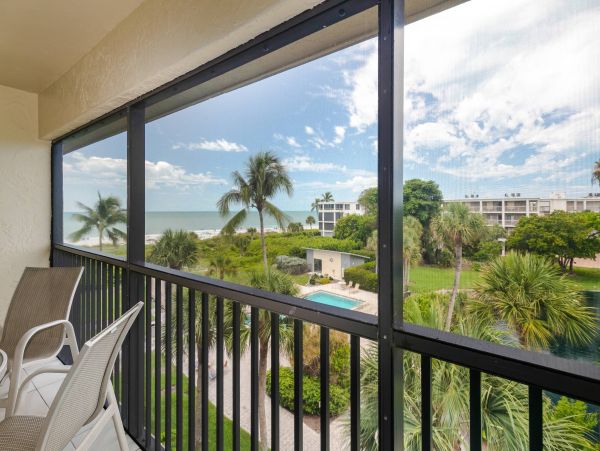 Charming Two Bedroom Condo in Sanibel with Ocean Views