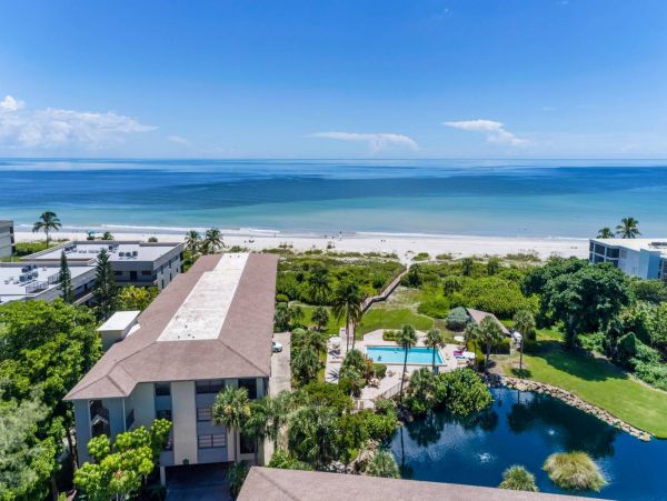 Charming Two Bedroom Condo in Sanibel with Ocean Views