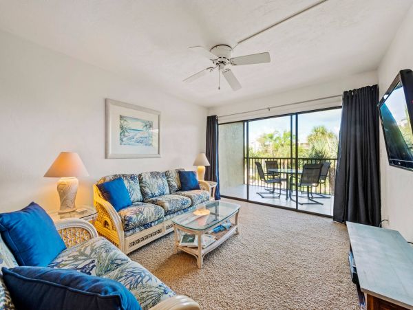 Beautiful 2 Bedroom Beach Condo in Sanibel Sleeps 6