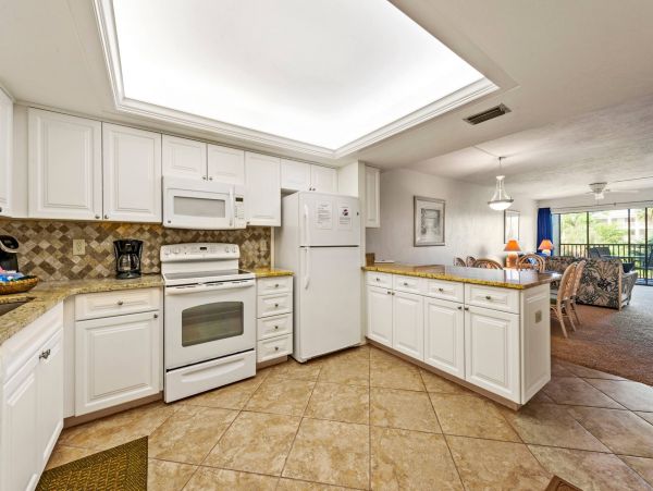 Beautiful 2 Bedroom Beach Condo in Sanibel Sleeps 6