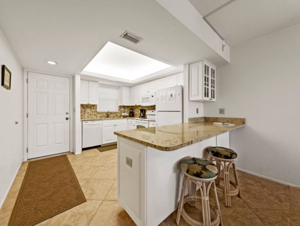 Beautiful 2 Bedroom Beach Condo in Sanibel Sleeps 6