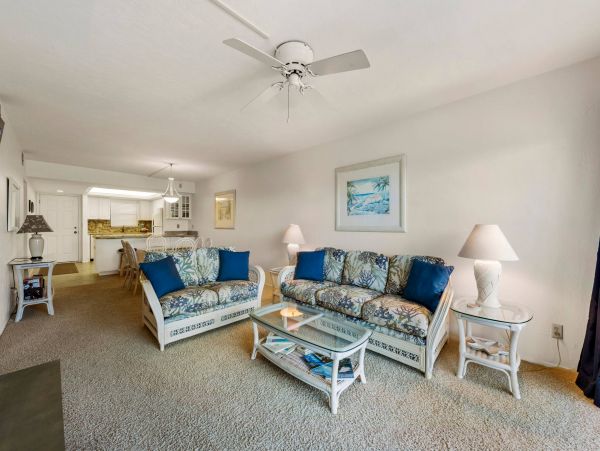 Beautiful 2 Bedroom Beach Condo in Sanibel Sleeps 6
