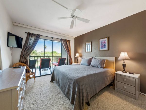 Beautiful 2 Bedroom Beach Condo in Sanibel Sleeps 6