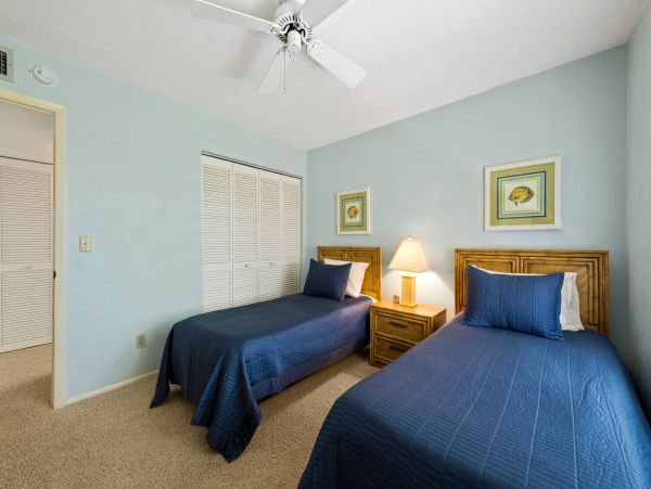 Beautiful 2 Bedroom Beach Condo in Sanibel Sleeps 6