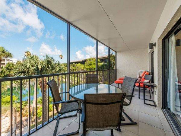 Beautiful 2 Bedroom Beach Condo in Sanibel Sleeps 6