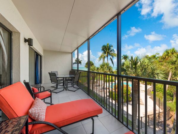 Beautiful 2 Bedroom Beach Condo in Sanibel Sleeps 6