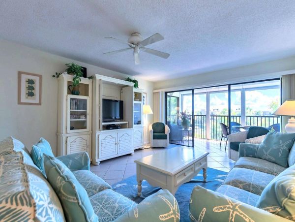 Stunning Views of the Sanibel River Beautiful Canal Front Hideaway