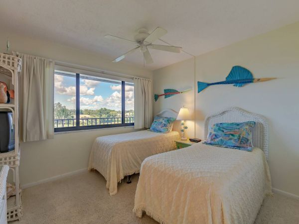 Stunning Views of the Sanibel River Beautiful Canal Front Hideaway