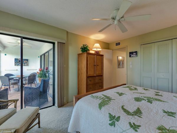Stunning Views of the Sanibel River Beautiful Canal Front Hideaway