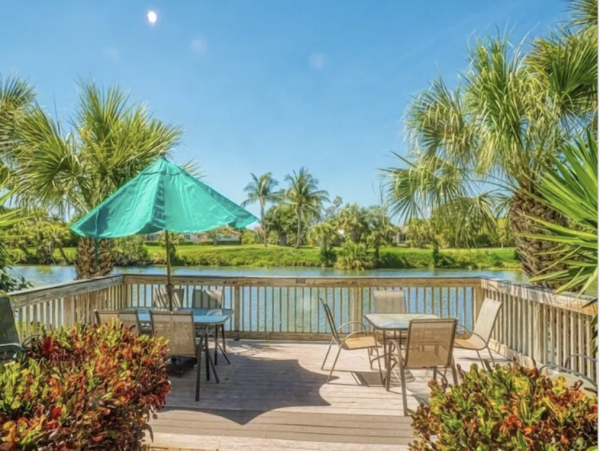 Stunning Views of the Sanibel River Beautiful Canal Front Hideaway
