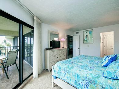 Two Bedroom Sanibel Condo with Distant Gulf Views Sleeps 6
