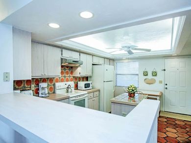 Two Bedroom Sanibel Condo with Distant Gulf Views Sleeps 6