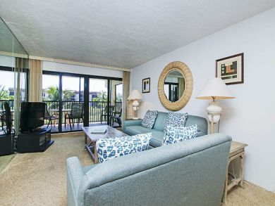 Two Bedroom Sanibel Condo with Distant Gulf Views Sleeps 6