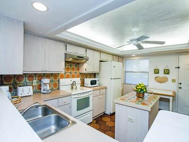 Two Bedroom Sanibel Condo with Distant Gulf Views Sleeps 6