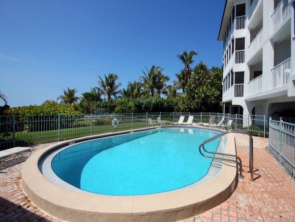 Full Gulf Views at this 3 Bedroom Sanibel Vacation Condo