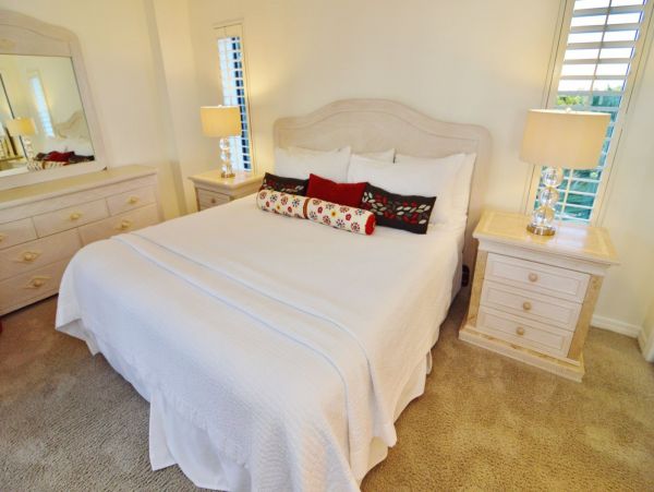 Fort Myers Modern Beach Condo with Communal Pool