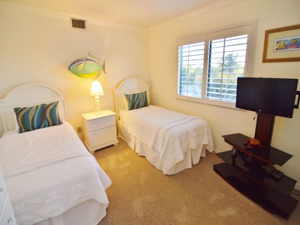 Fort Myers Modern Beach Condo with Communal Pool
