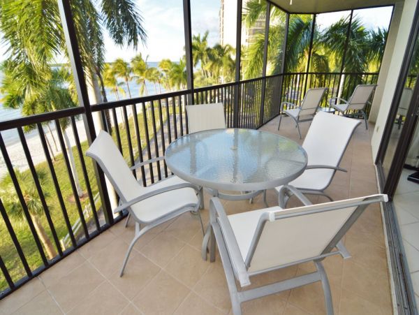 Fort Myers Modern Beach Condo with Communal Pool