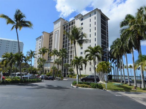 Fort Myers Two Bedroom Condo on the Beach with Amazing Views